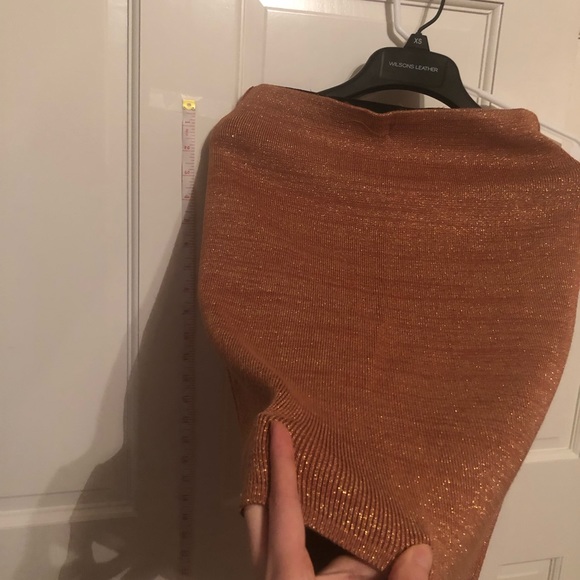 Golden shimmering skirt - Picture 3 of 3